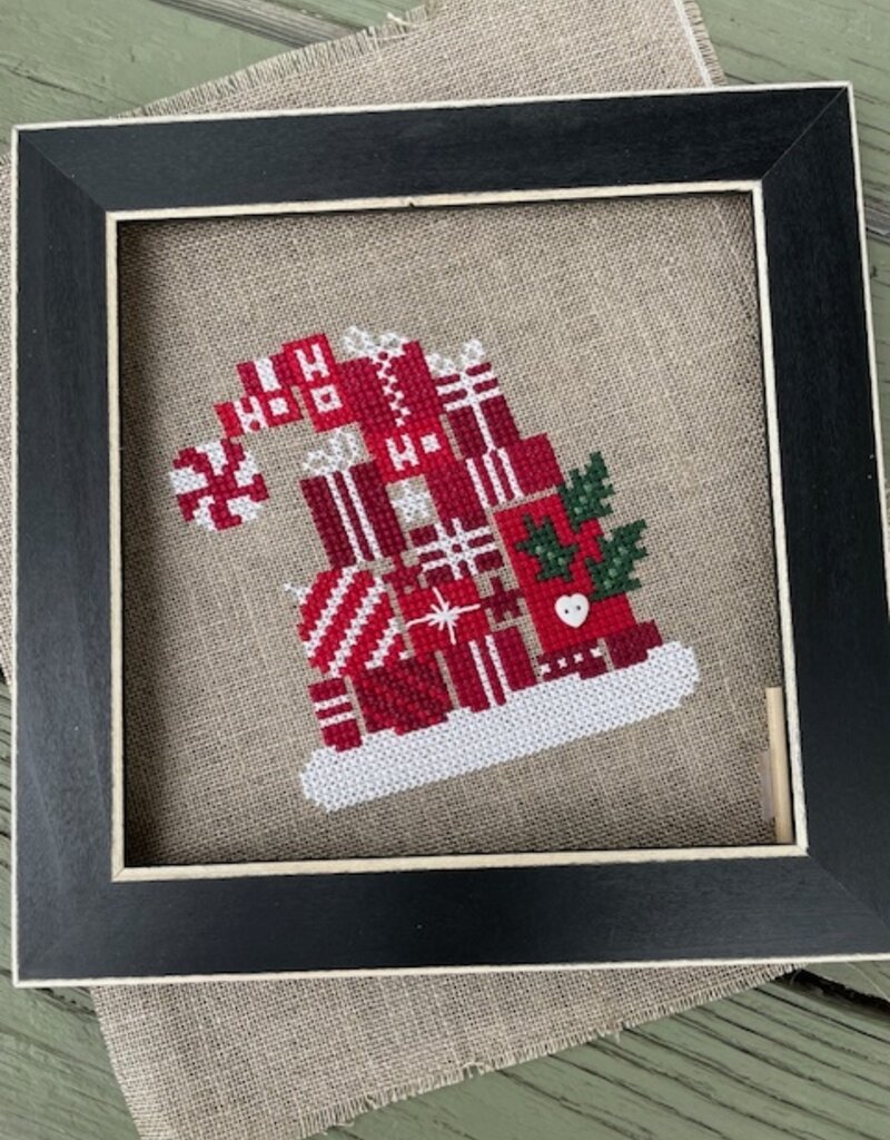 Bent Creek - Z178 Santa's Hat of Holly, Gifts