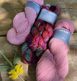 Urth Saman Scarf Kit #6 (Gusto 1519 & 1033)