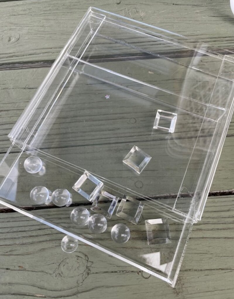 COL 585 - Lucite Tic Tac Toe Chest