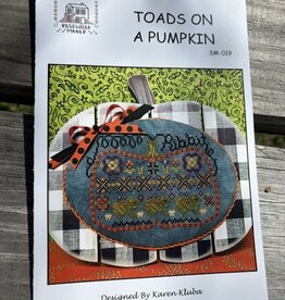 SM-019 Toads on a Pumpkin (Rosewood)