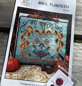 SM-032 Mrs. Pumpkin with Buttons  (Rosewood)