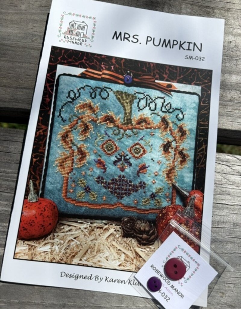 SM-032 Mrs. Pumpkin with Buttons  (Rosewood)
