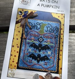 SM-023 Bats on a Pumpkin  with buttons (Rosewood)