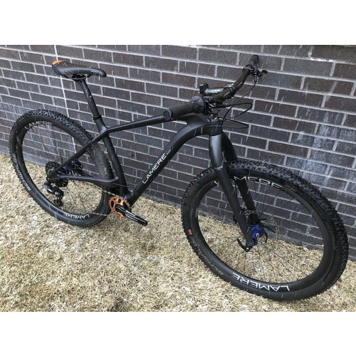 LaMere Cycles Size Large (19") Carbon Hardtail Rigid Fork, Slightly Used Carbon Wheels with i9 Blue Hubs LaMere Cycles Size Large (19") Carbon Hardtail Rigid Fork, Slightly Used Carbon Wheels with i9 Blue Hubs