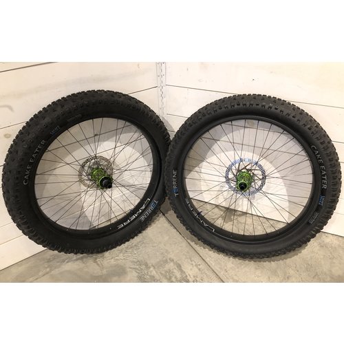 LaMere Cycles Fat Carbon Wheelset w/ i9 Green Hubs LaMere Cycles Fat Carbon Wheelset w/ i9 Green Hubs