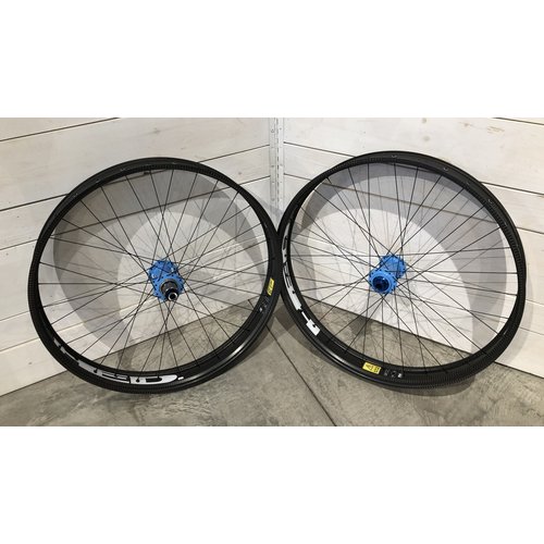 HED Big Deal Carbon Fat Wheelset w/ Blue Onyx Hubs HED Big Deal Carbon Fat Wheelset w/ Blue Onyx Hubs