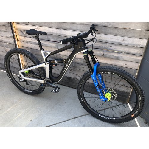 Med Carbon Enduro Bike, Fox/DVO, 29 carbon rims Onyx hubs Med Carbon Enduro Bike, Fox/DVO, 29 carbon rims Onyx hubs