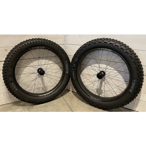 LaMere Cycles Used Fat Carbon Wheelset 85/65mm wide LaMere Cycles Used Fat Carbon Wheelset 85/65mm wide