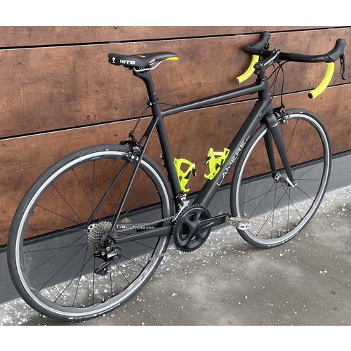 LaMere Cycles Demo Carbon Road Bike, size 56cm, 105 grouppo
