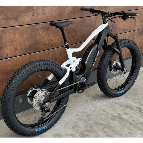 LaMere Cycles 2024 eSummit Comp, Black/White, Size Med 18"