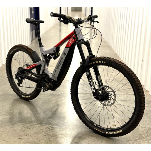 Intense Intense Tazer MX Expert, Carbon Frame, Sz S/M, Used Intense Intense Tazer MX Expert, Carbon Frame, Sz S/M, Used