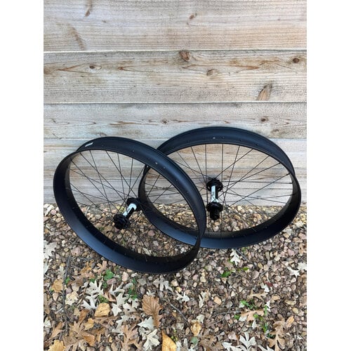 Nextie 26", 85W, Carbon, Fat Wheelset, DT Swiss 350, HG Nextie 26", 85W, Carbon, Fat Wheelset, DT Swiss 350, HG