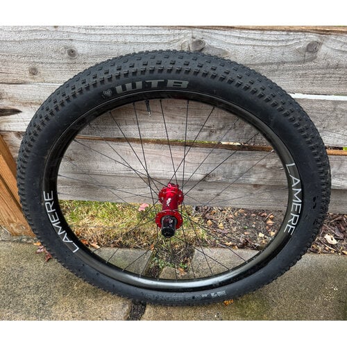 LaMere Cycles Rear Fat 197 29+ Carbon Wheel Red Onyx hub LaMere Cycles Rear Fat 197 29+ Carbon Wheel Red Onyx hub