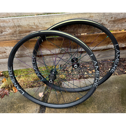 LaMere Cycles LaMere Factory Rainbow 27.5 XT 8000 142 Wheelset 35w LaMere Cycles LaMere Factory Rainbow 27.5 XT 8000 142 Wheelset 35w