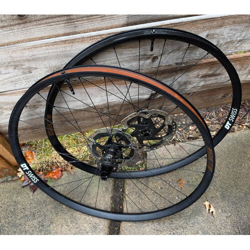 LaMere Factory Wheelset DTSwiss FR541 29" 28H Onyx 15/110 12/148 ISO MS, Black Aura LaMere Factory Wheelset DTSwiss FR541 29" 28H Onyx 15/110 12/148 ISO MS, Black Aura