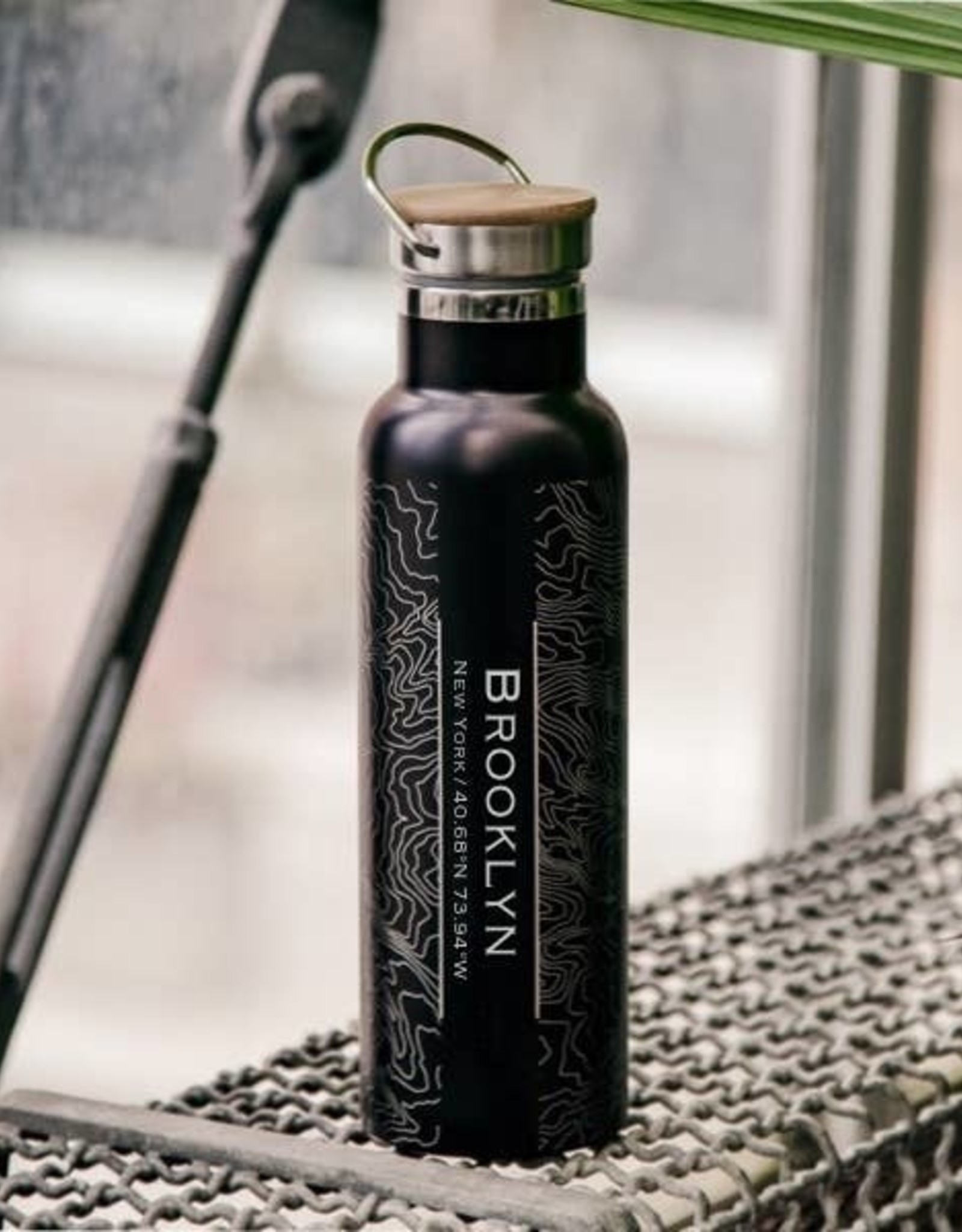 JACE.design Brooklyn Water Bottle: Black with bamboo top