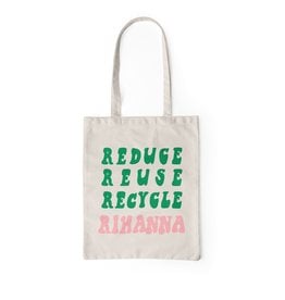 https://cdn.shoplightspeed.com/shops/618697/files/34949018/262x276x1/party-mountain-paper-tote-reduce-reuse-rihanna.jpg