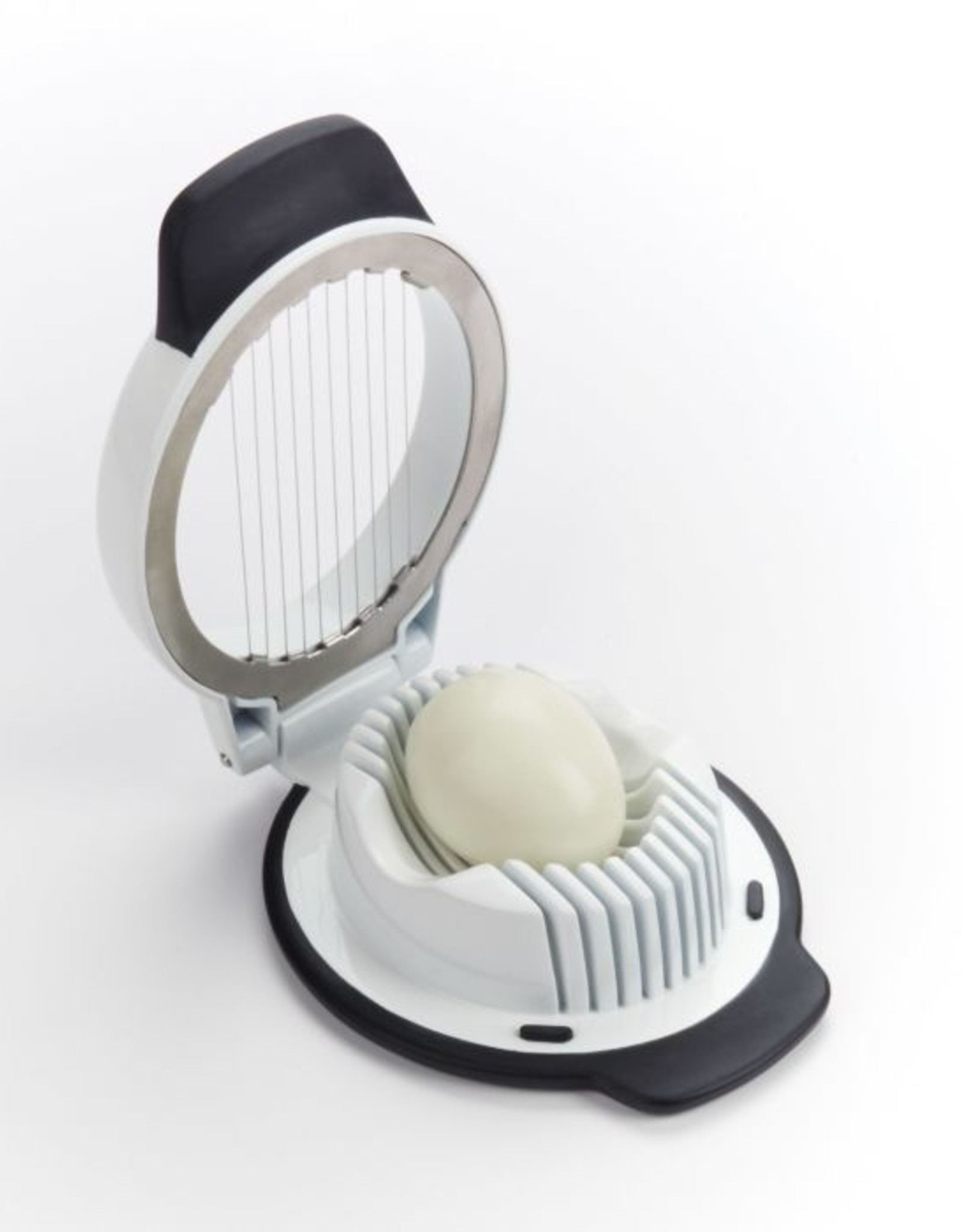 https://cdn.shoplightspeed.com/shops/618697/files/38190732/1600x2048x1/oxo-egg-slicer.jpg