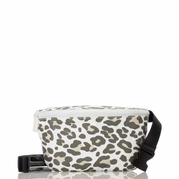 ALOHA-Mini Hip Pack | Black Waist Bag | Vuori Clothing