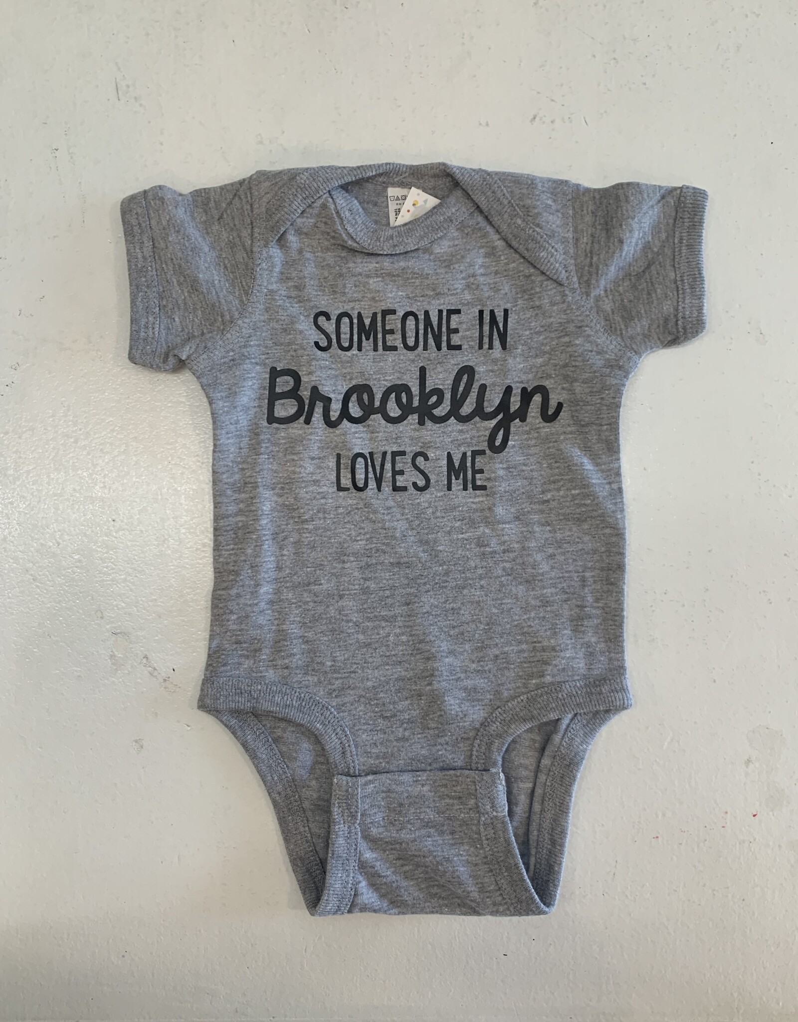 Rock Scissor Paper Onesie: Someone in Brooklyn Loves me - Gray