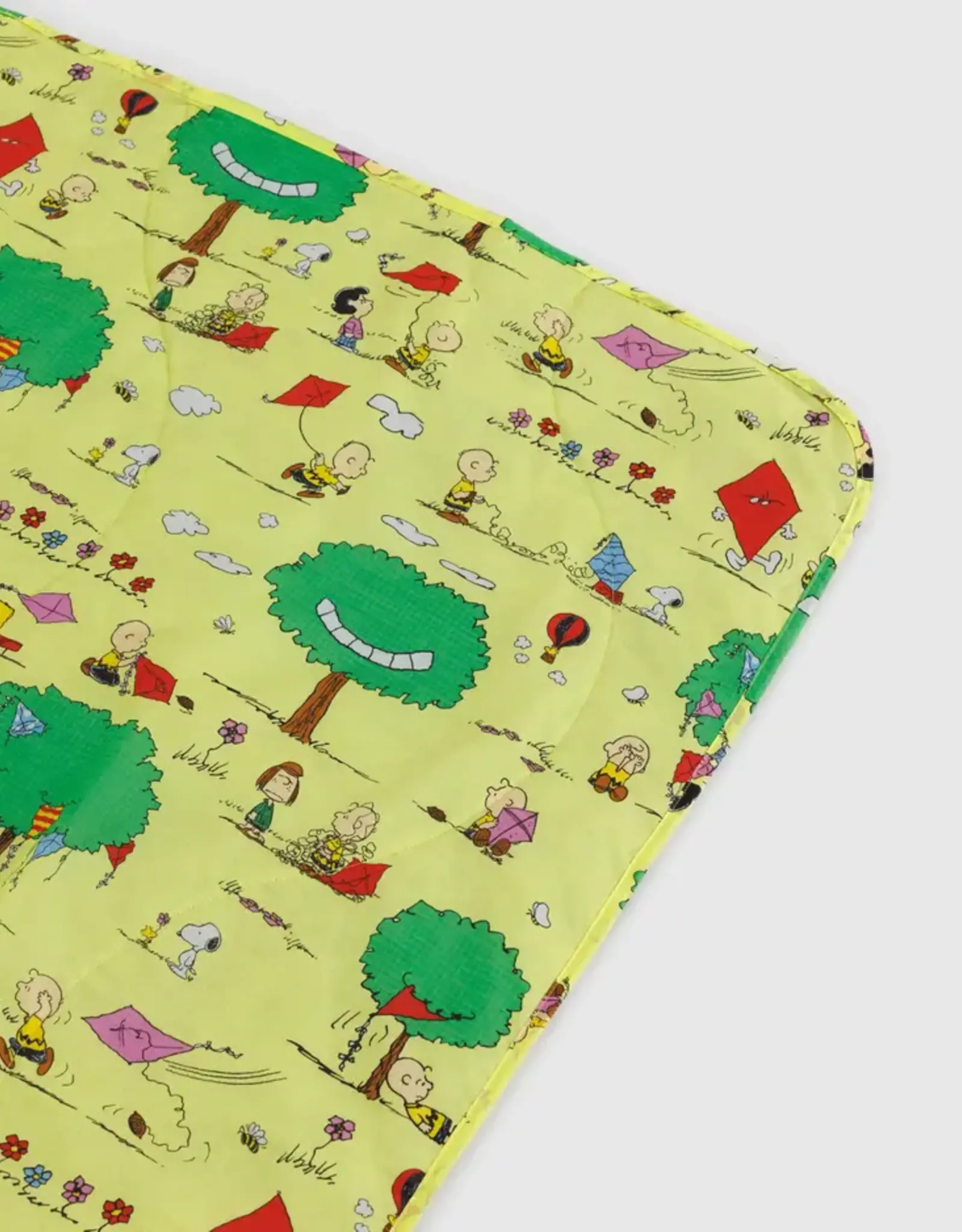 BAGGU Puffy Picnic Blanket -  Snoopy Kite Eating Tree