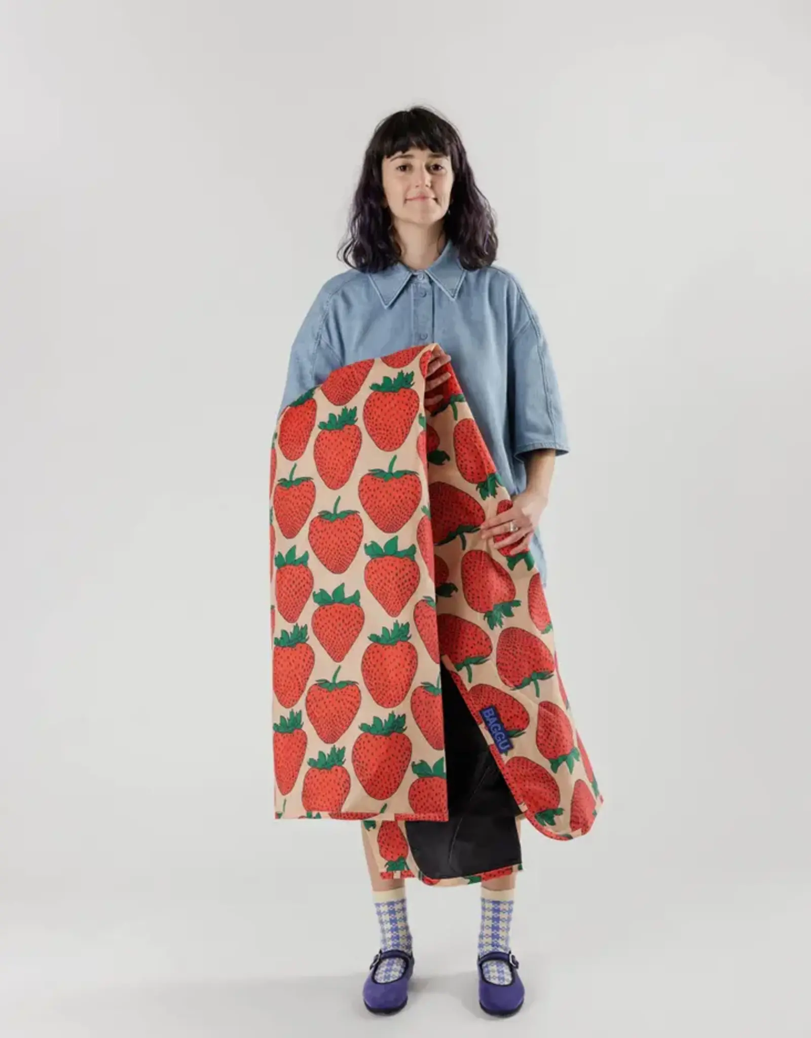 BAGGU Puffy Picnic Blanket -  Strawberry