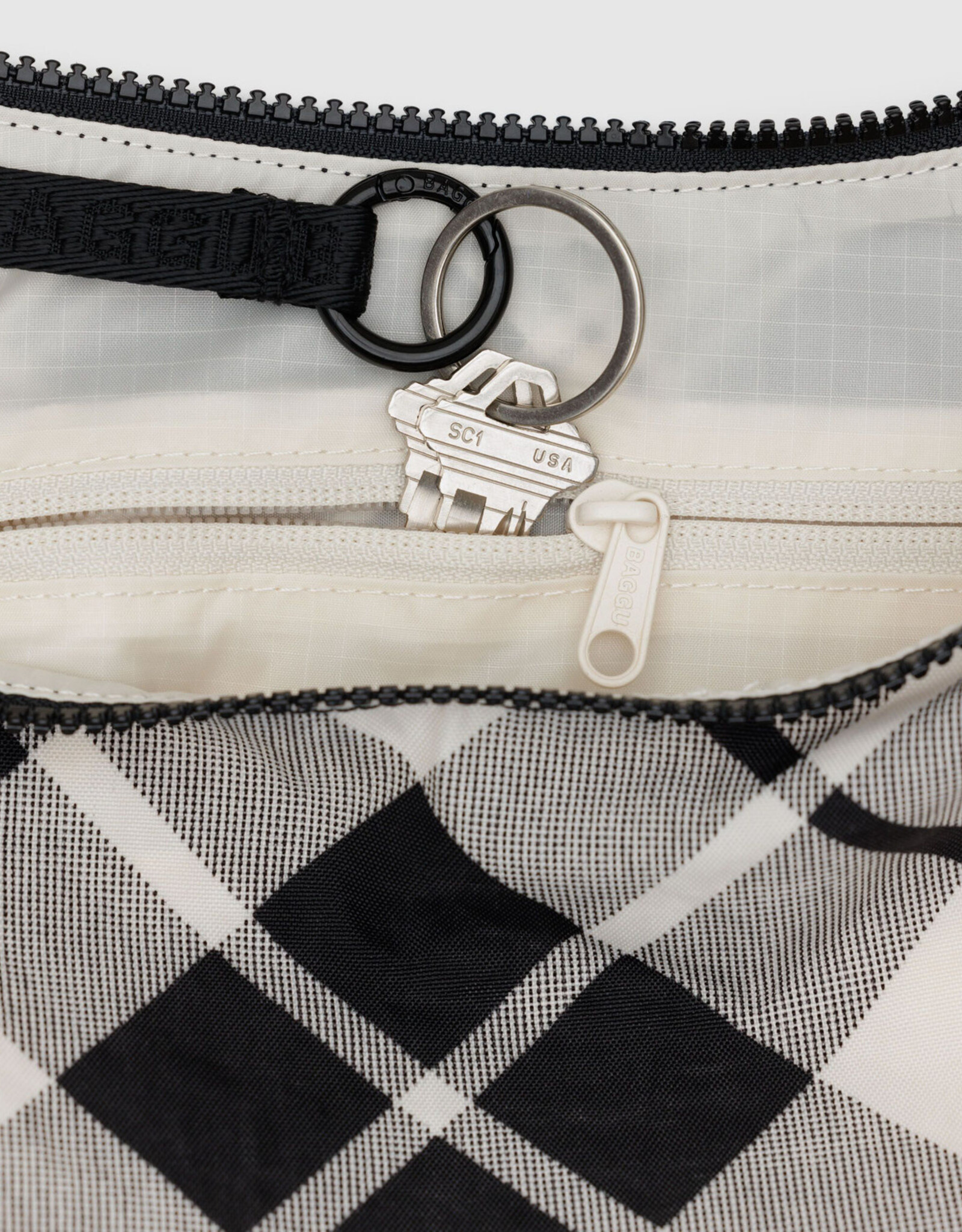 BAGGU Crescent Bag - Medium: Mixed Plaid