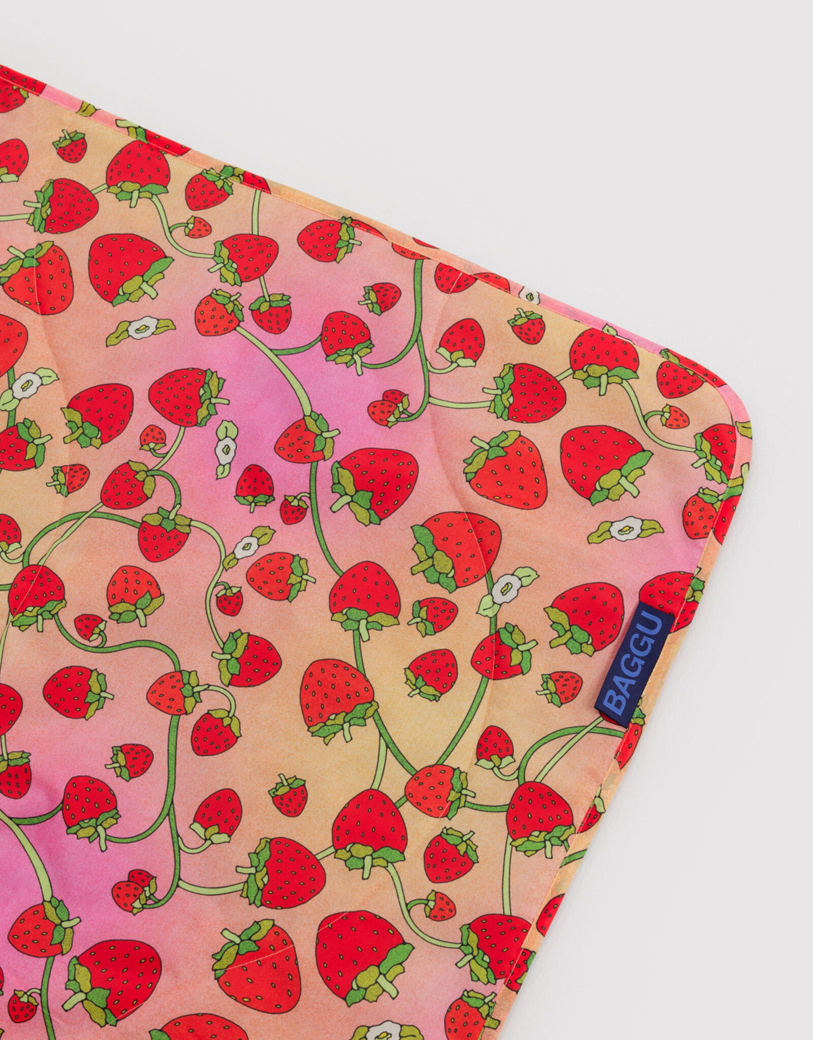 BAGGU Puffy Picnic Blanket - Strawberry Blossom