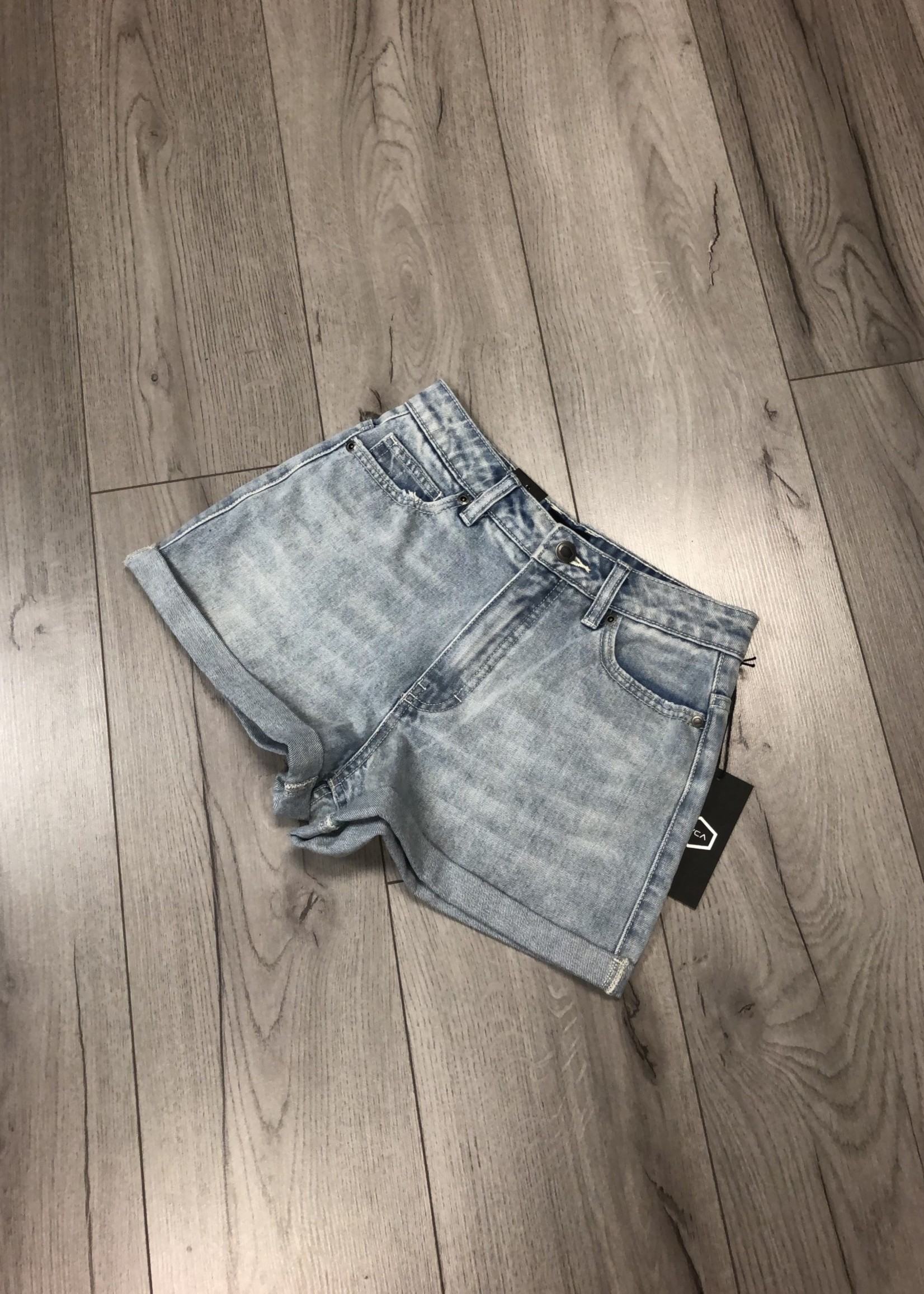 RVCA HIGH ROLLER Denim short, also available in a different shade