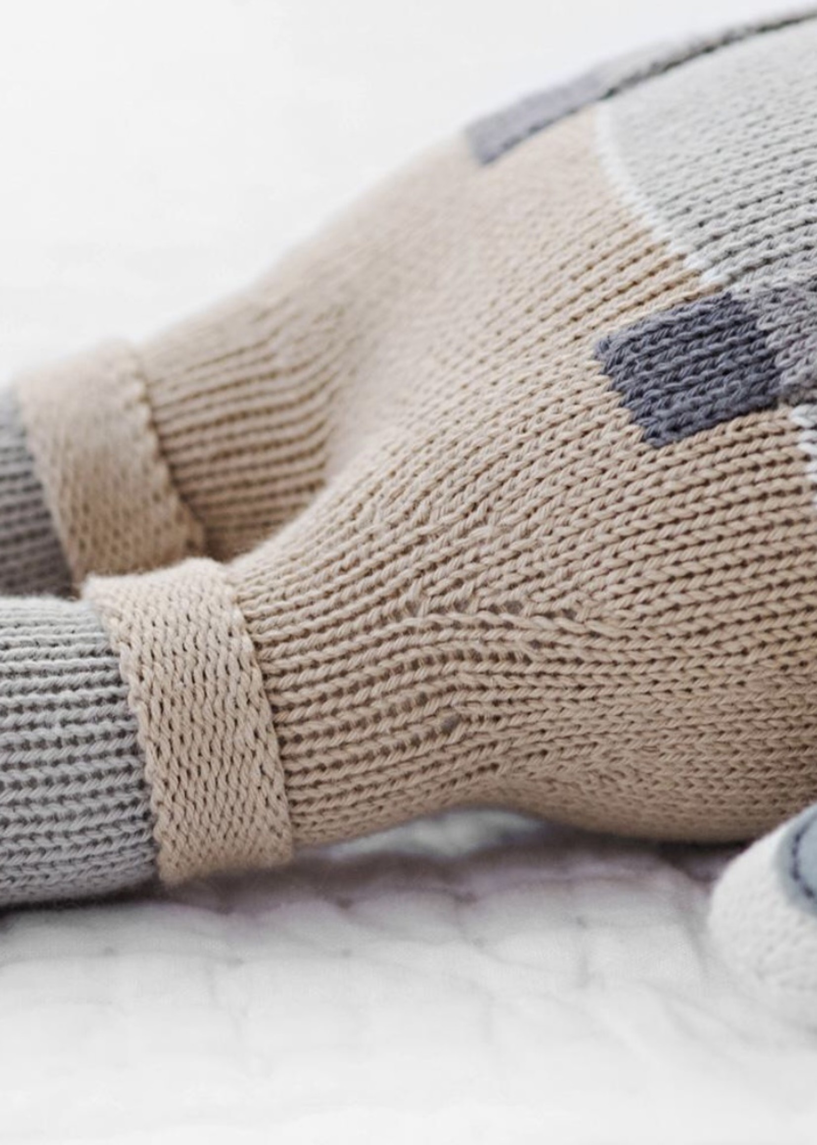 cuddle + kind Noah the dog, 20"