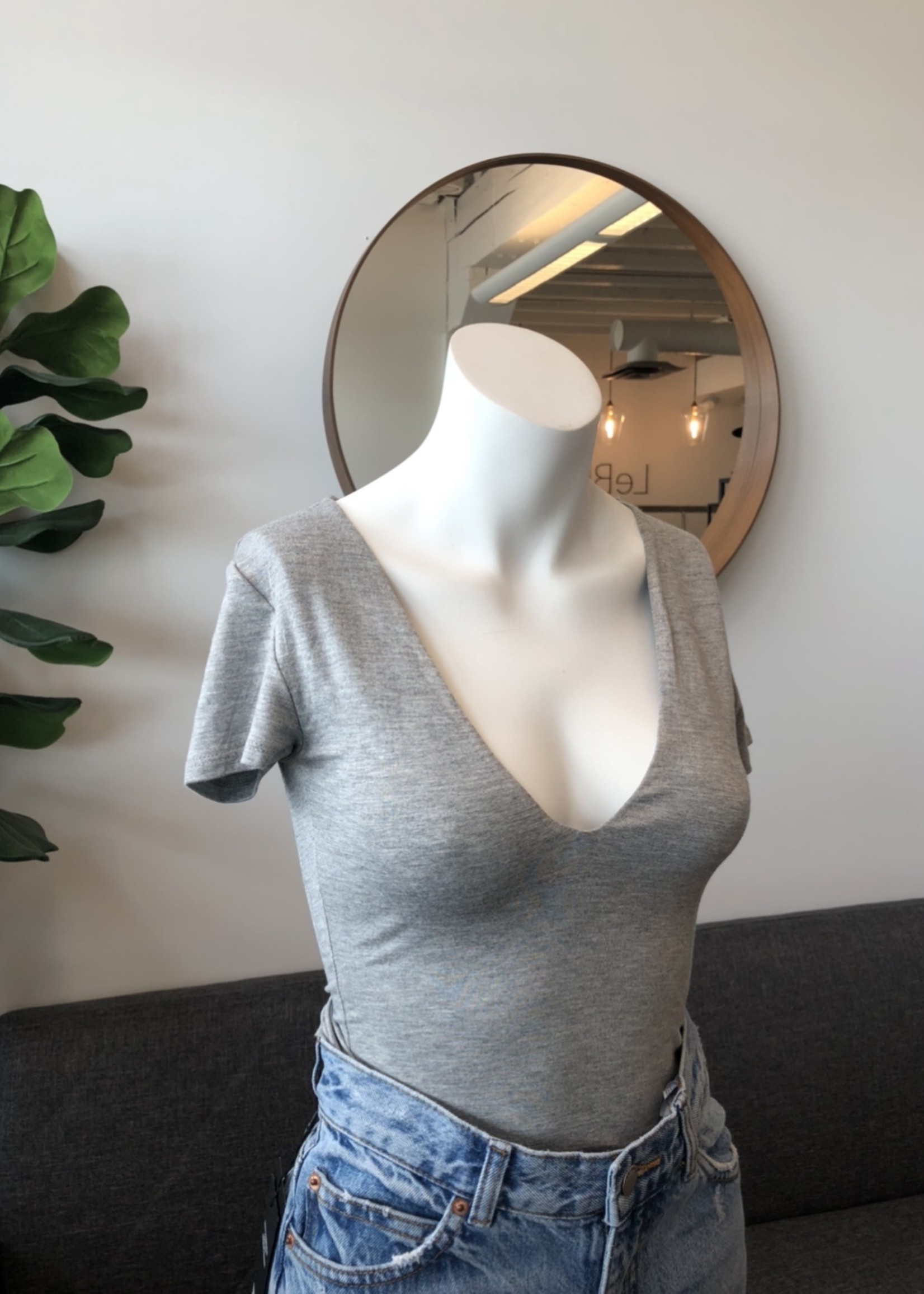 LeBLANC finds Cropped V-Neck Tee, more colours