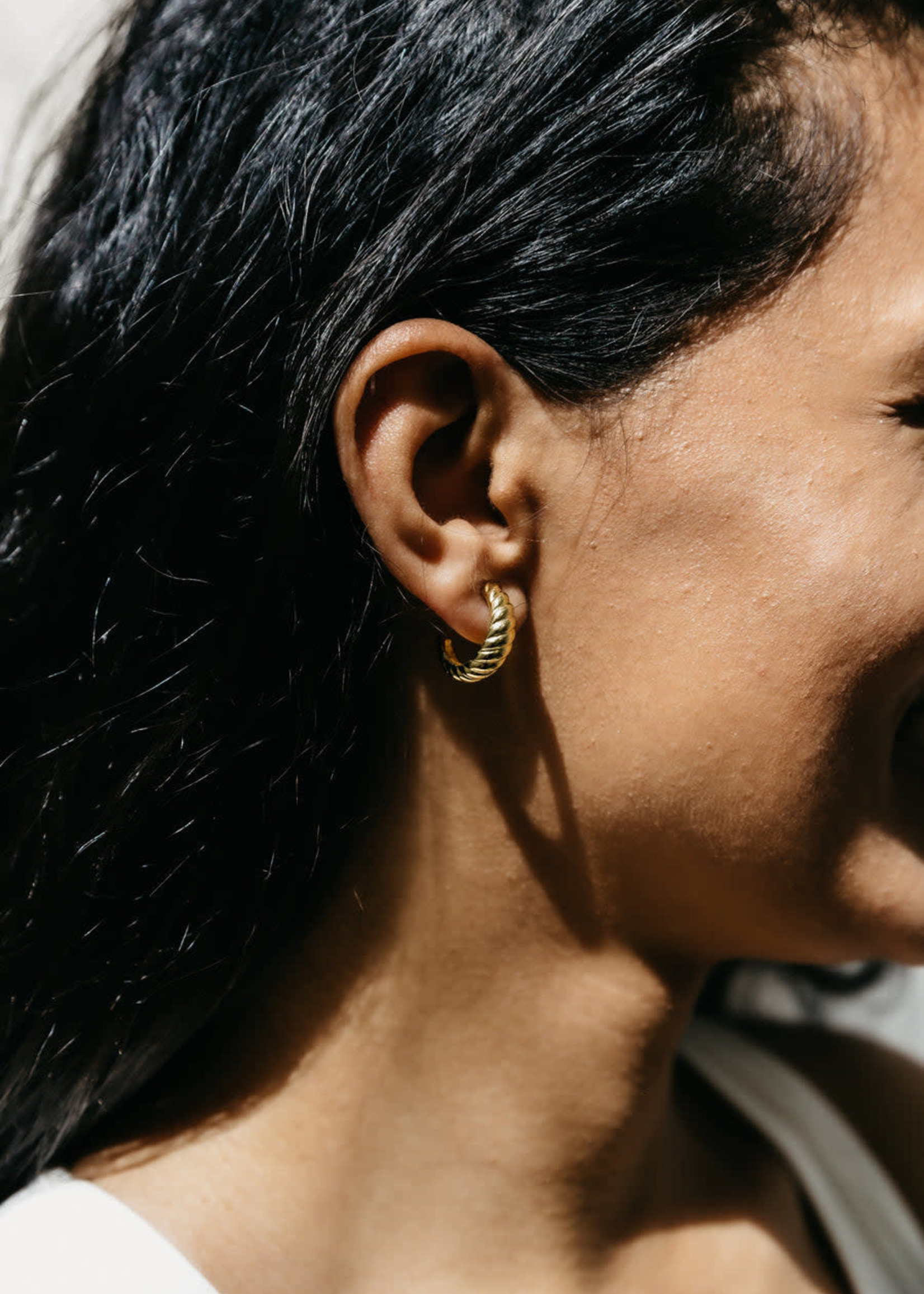 ELIZABETH. LYN Joni Hoops, 18K Gold Plated