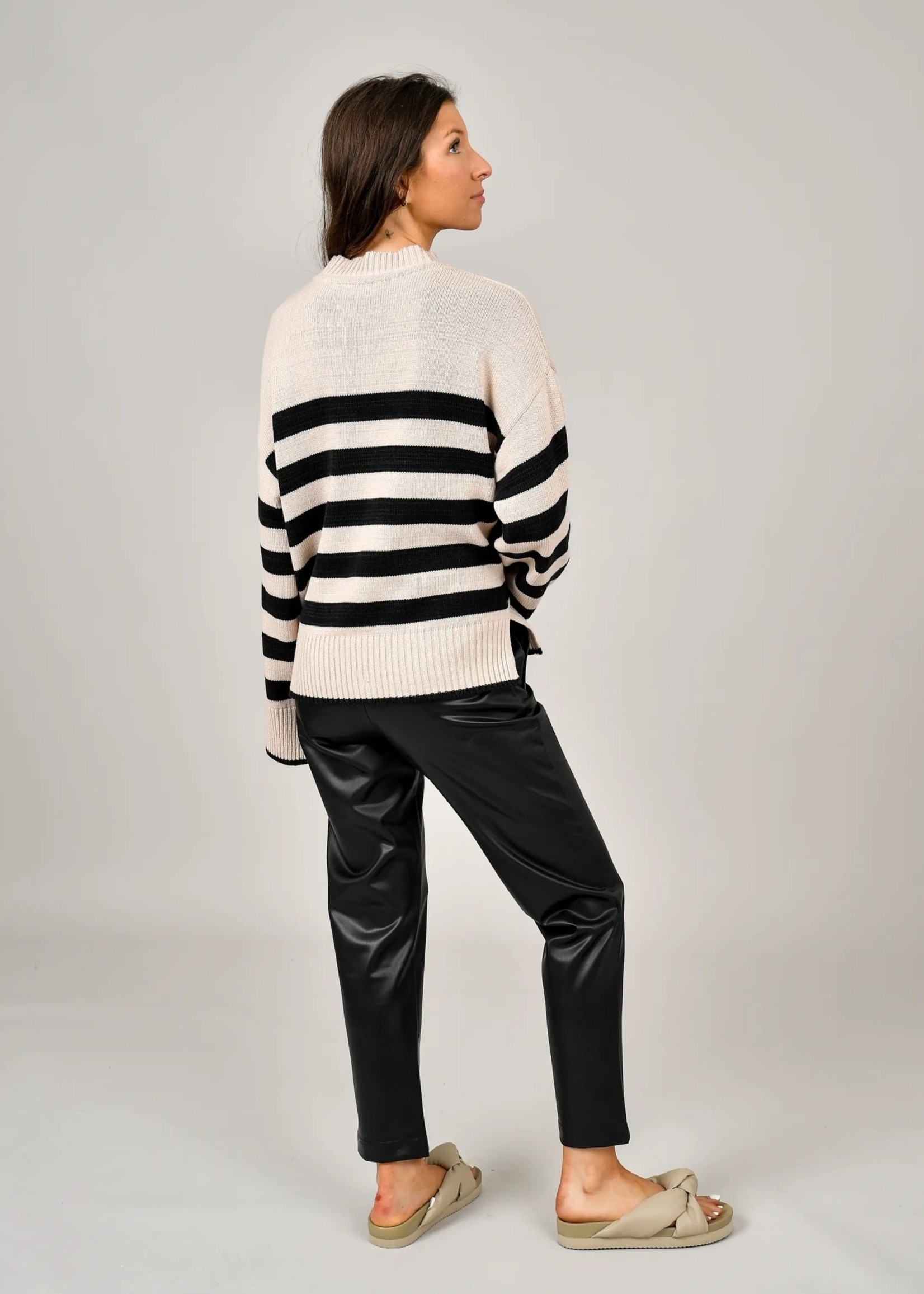 RD STYLE Magda Long Sleeve Crew Neck