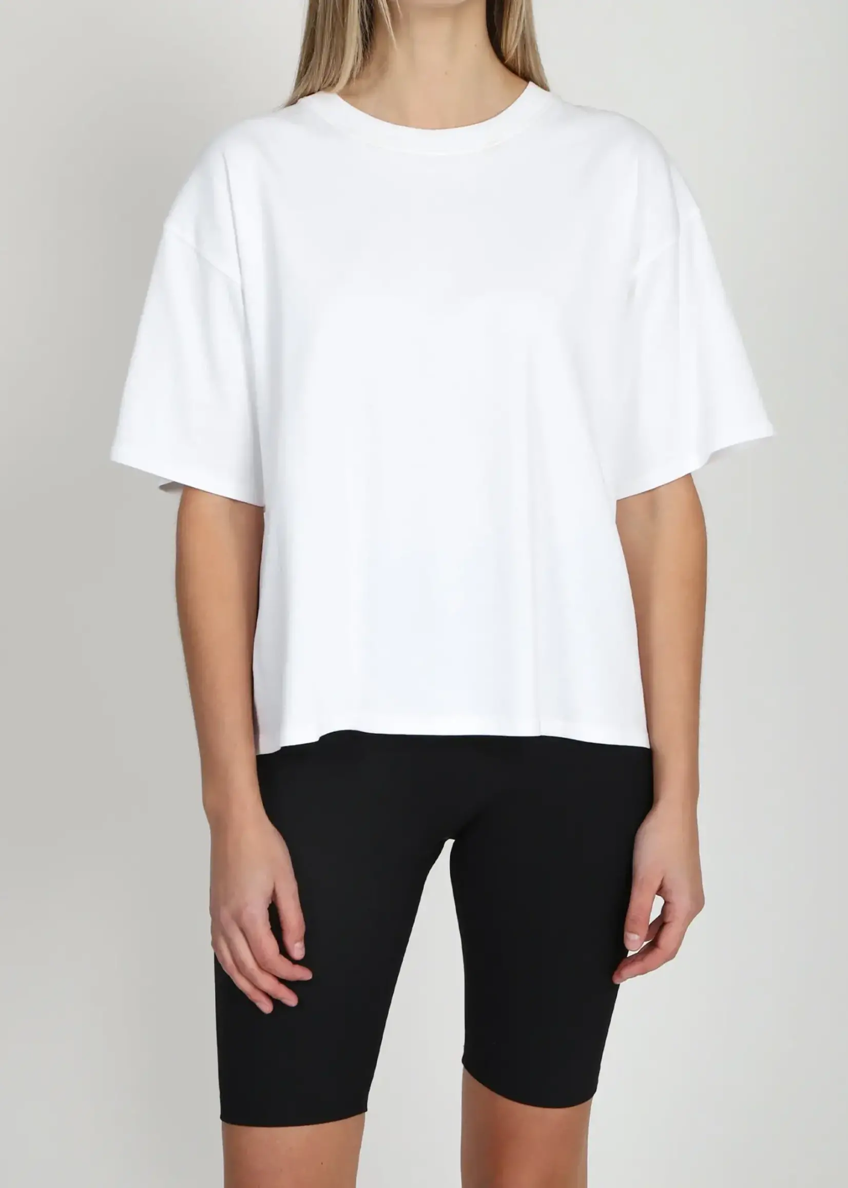 BRUNETTE  the label Boxy Tee