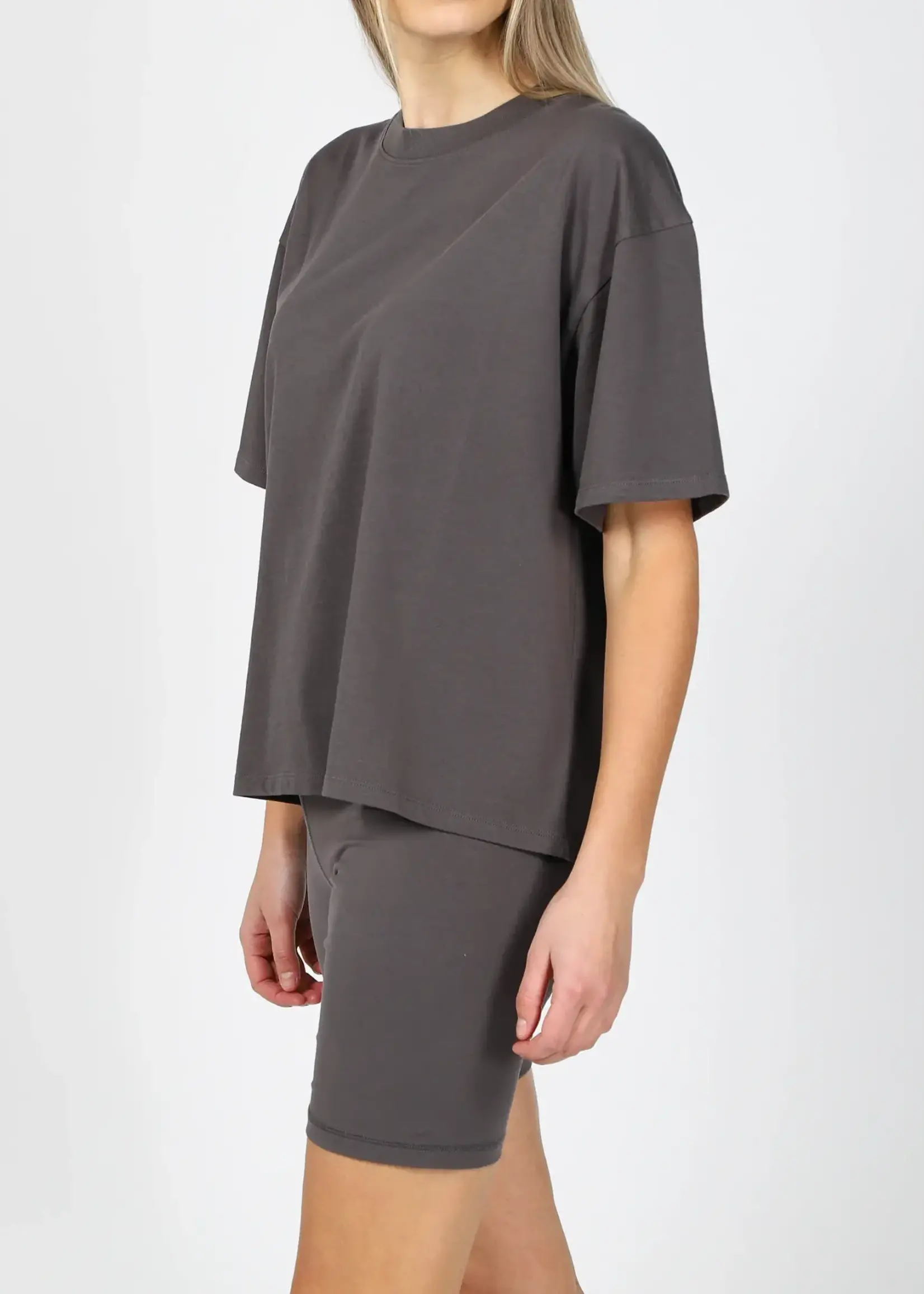 BRUNETTE  the label Boxy Tee