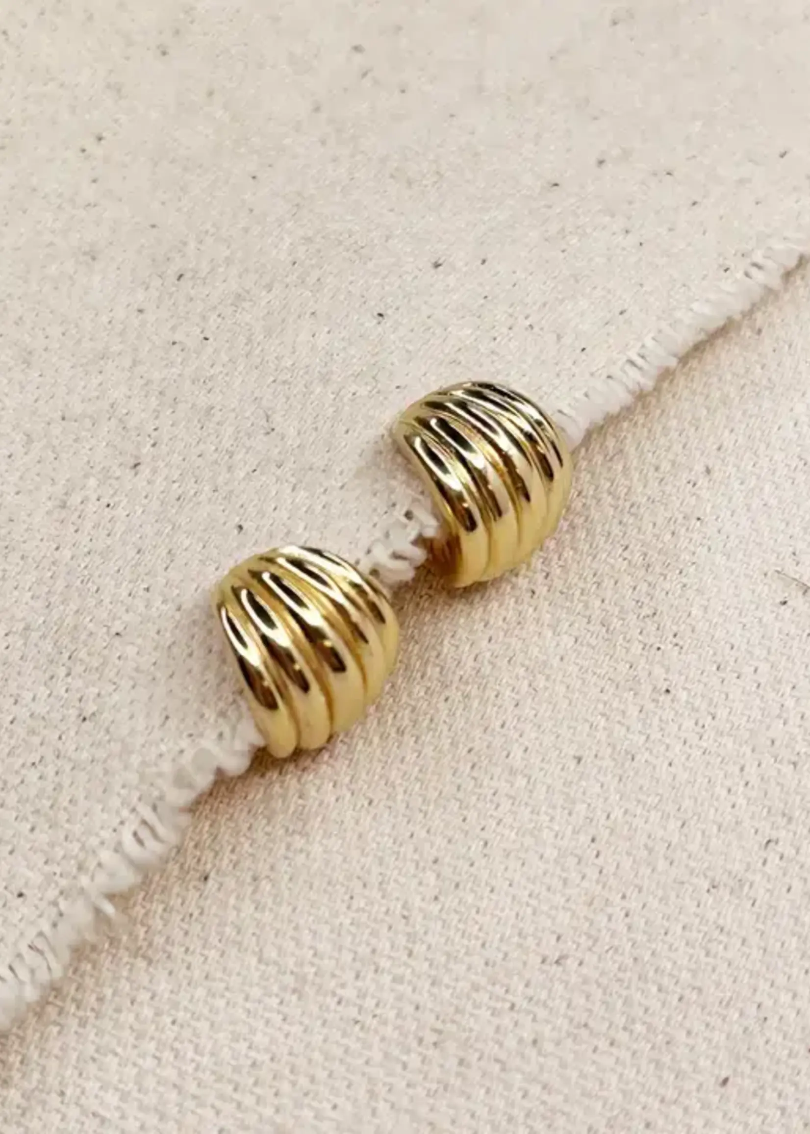 LeBLANC finds Rounded ridge earring 18k GF