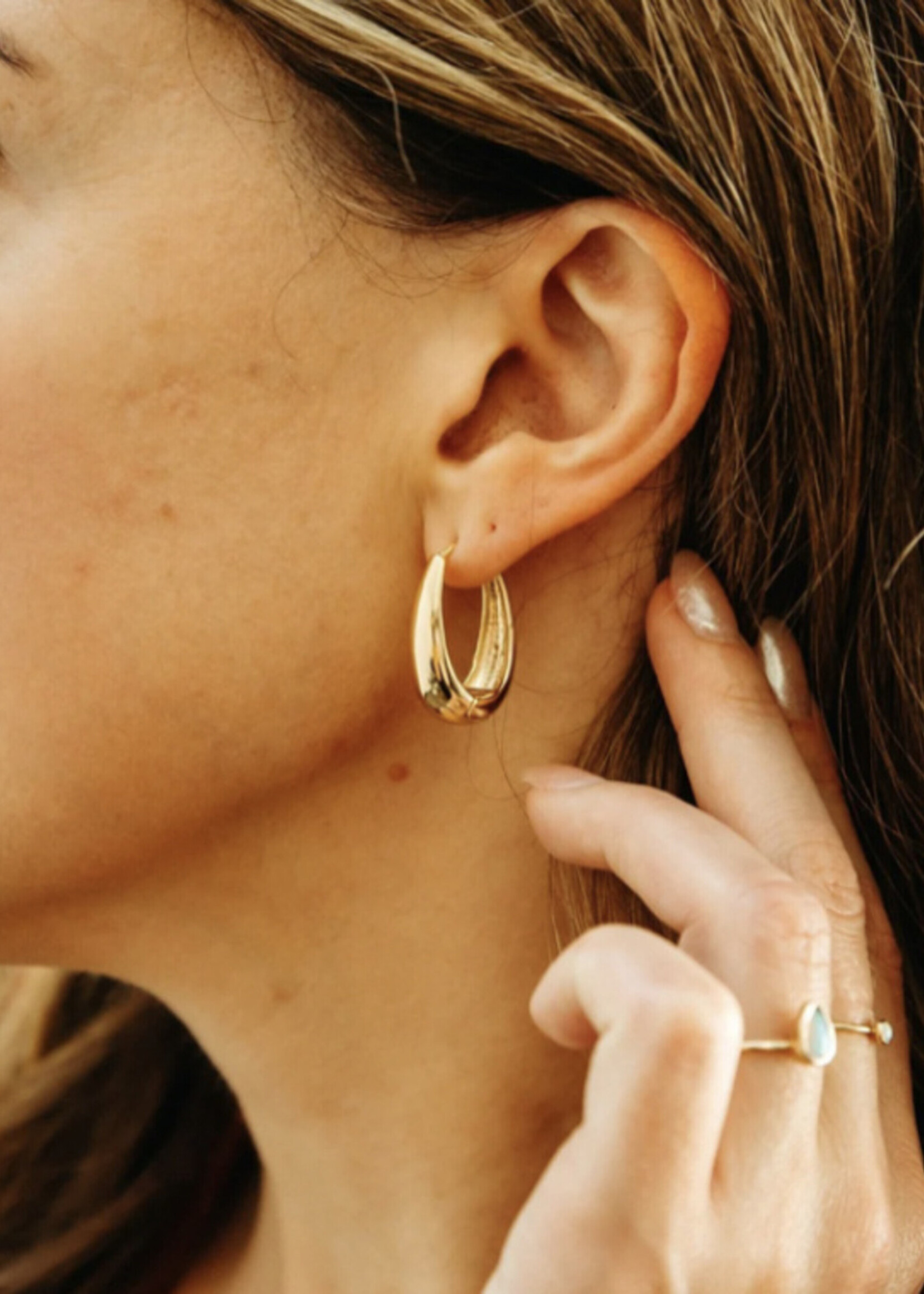 ELIZABETH. LYN ASH Hoops