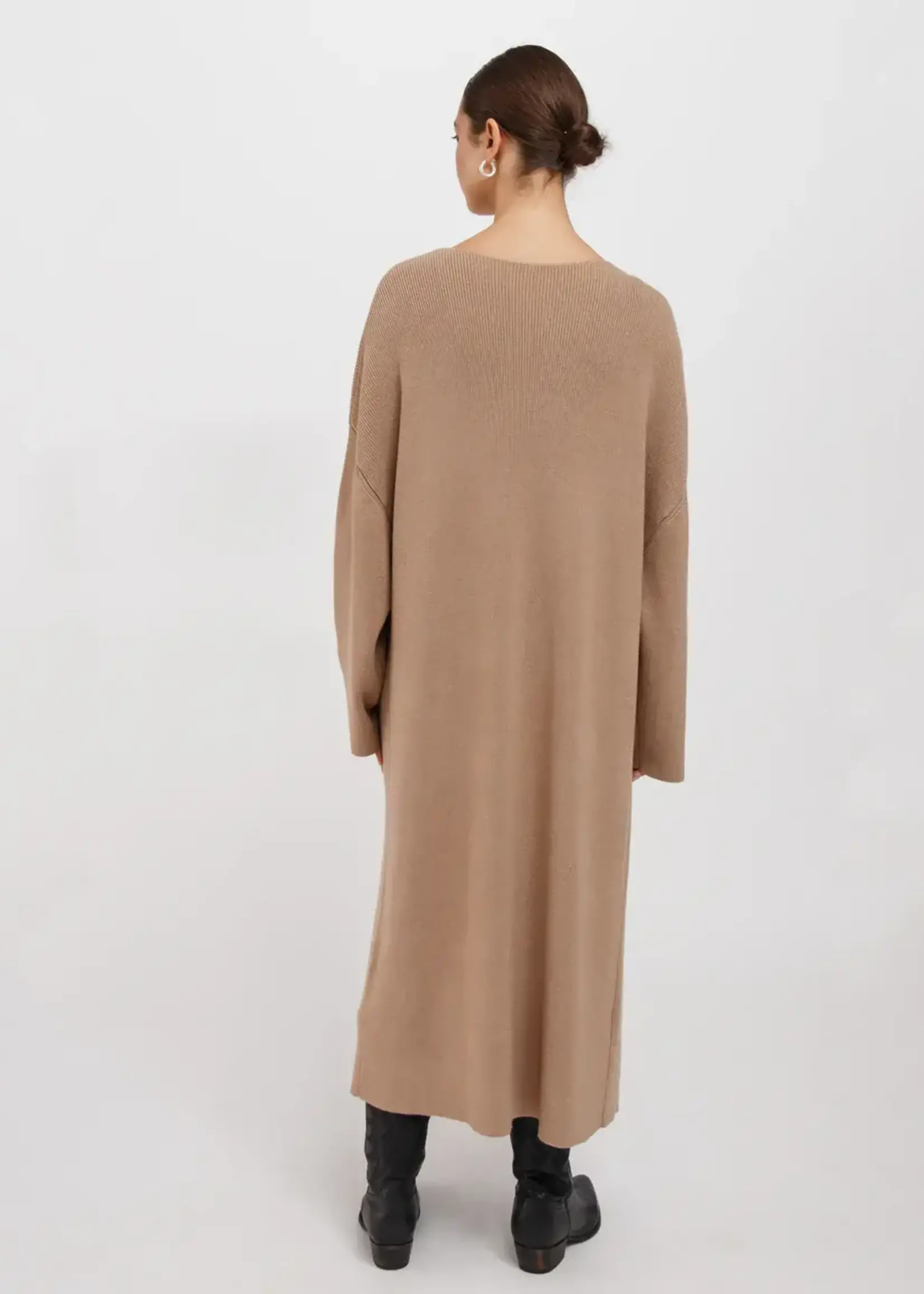 BRUNETTE  the label MATILDA RIB KNIT OVERSIZED LONGLINE CARDIGAN