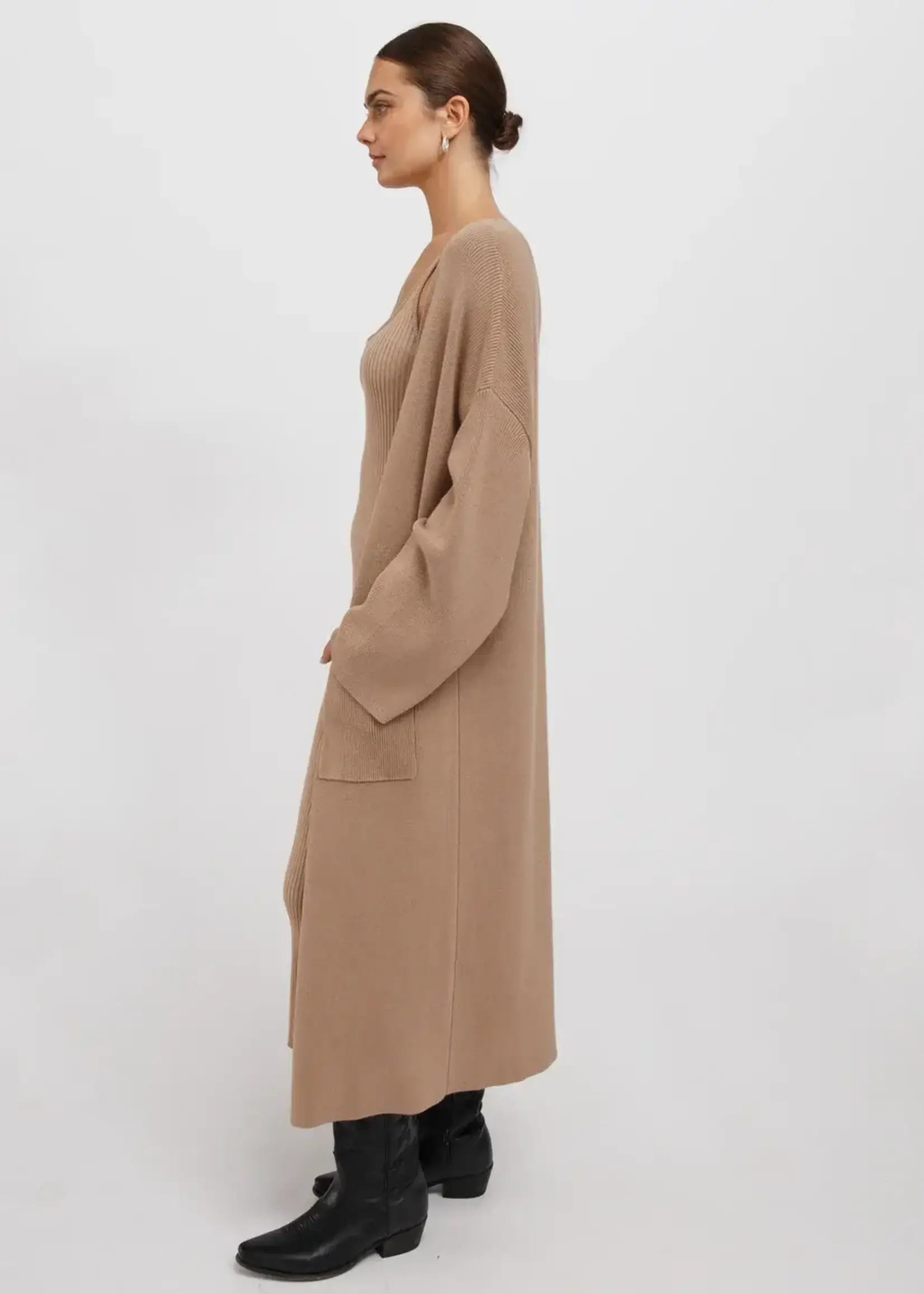 BRUNETTE  the label MATILDA RIB KNIT OVERSIZED LONGLINE CARDIGAN