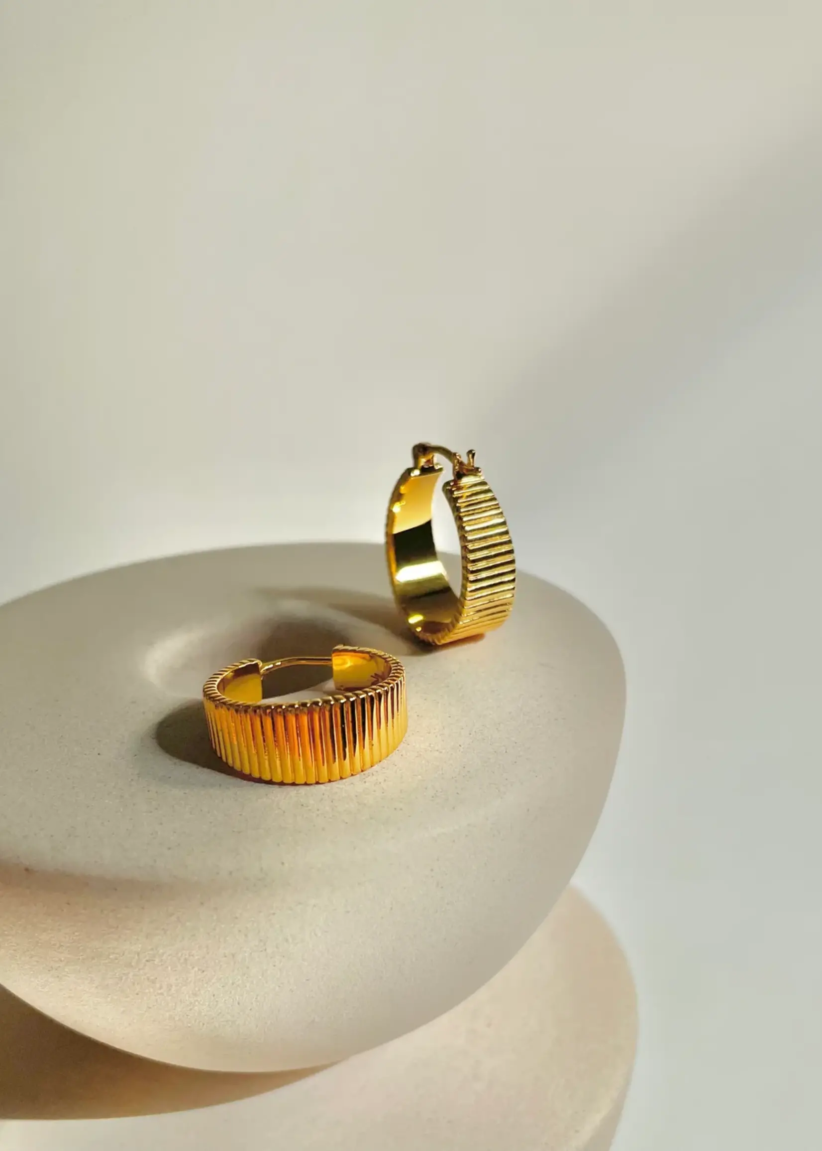 NAMASTE JEWELRY Ribbed Chunky Hoops- Gold
