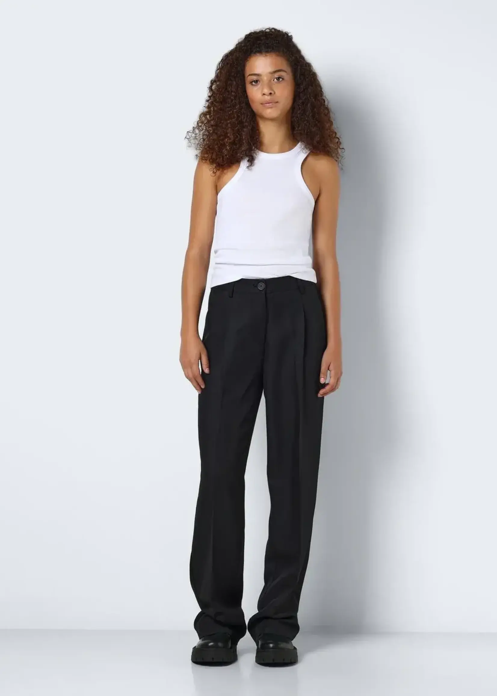 NOISY MAY Debbie Pant