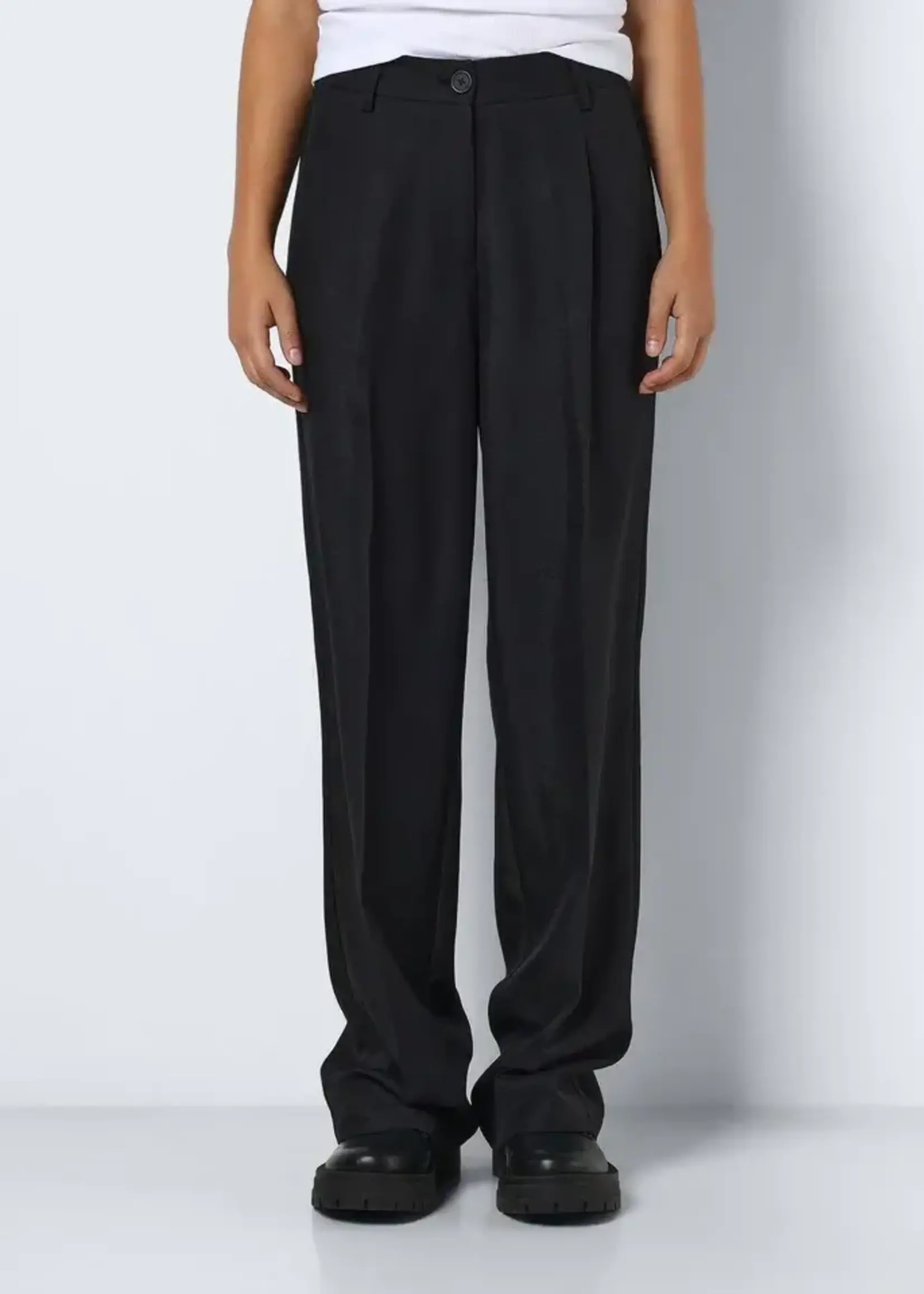 NOISY MAY Debbie Pant