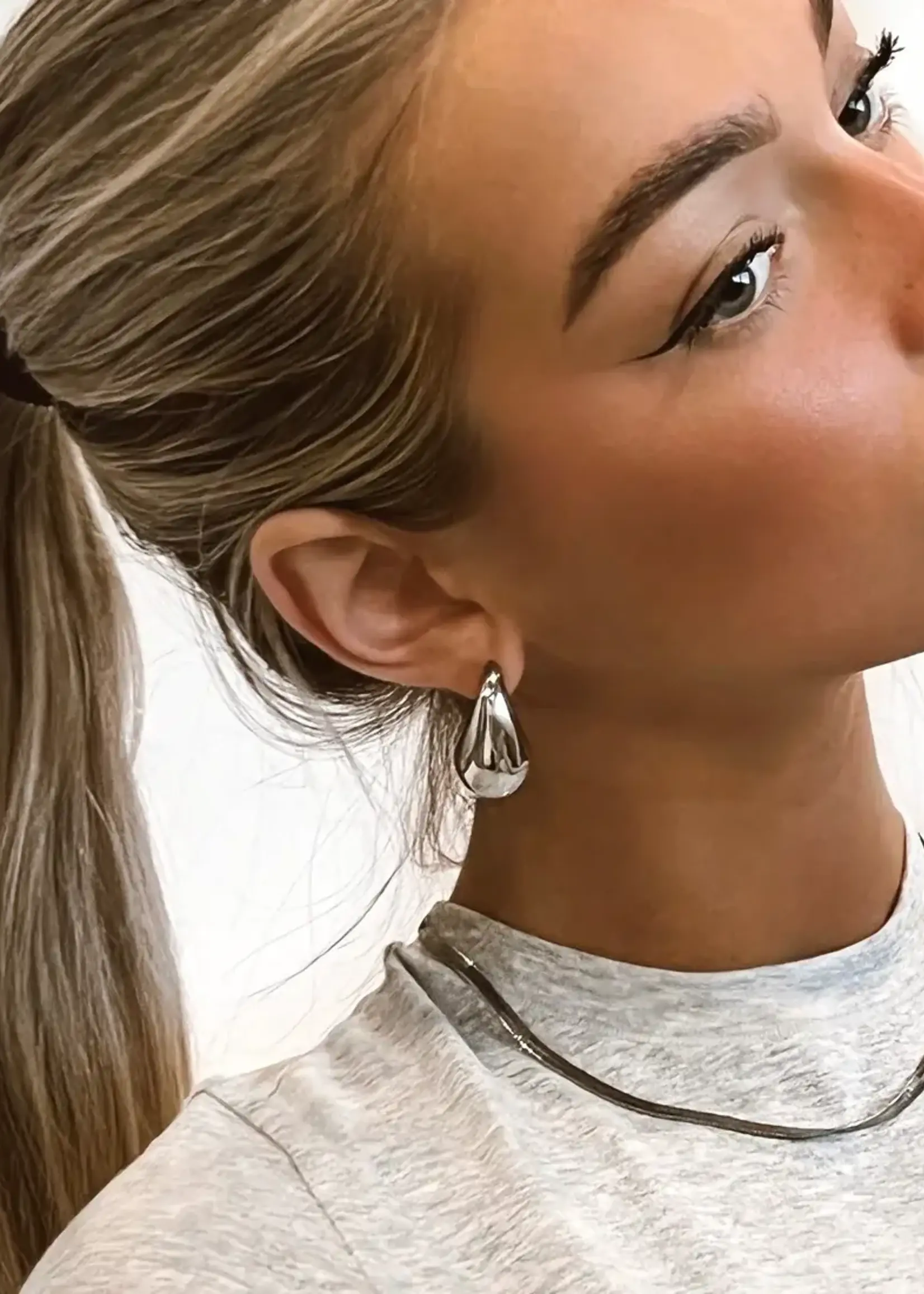 NAMASTE JEWELRY Gobbet Hoops