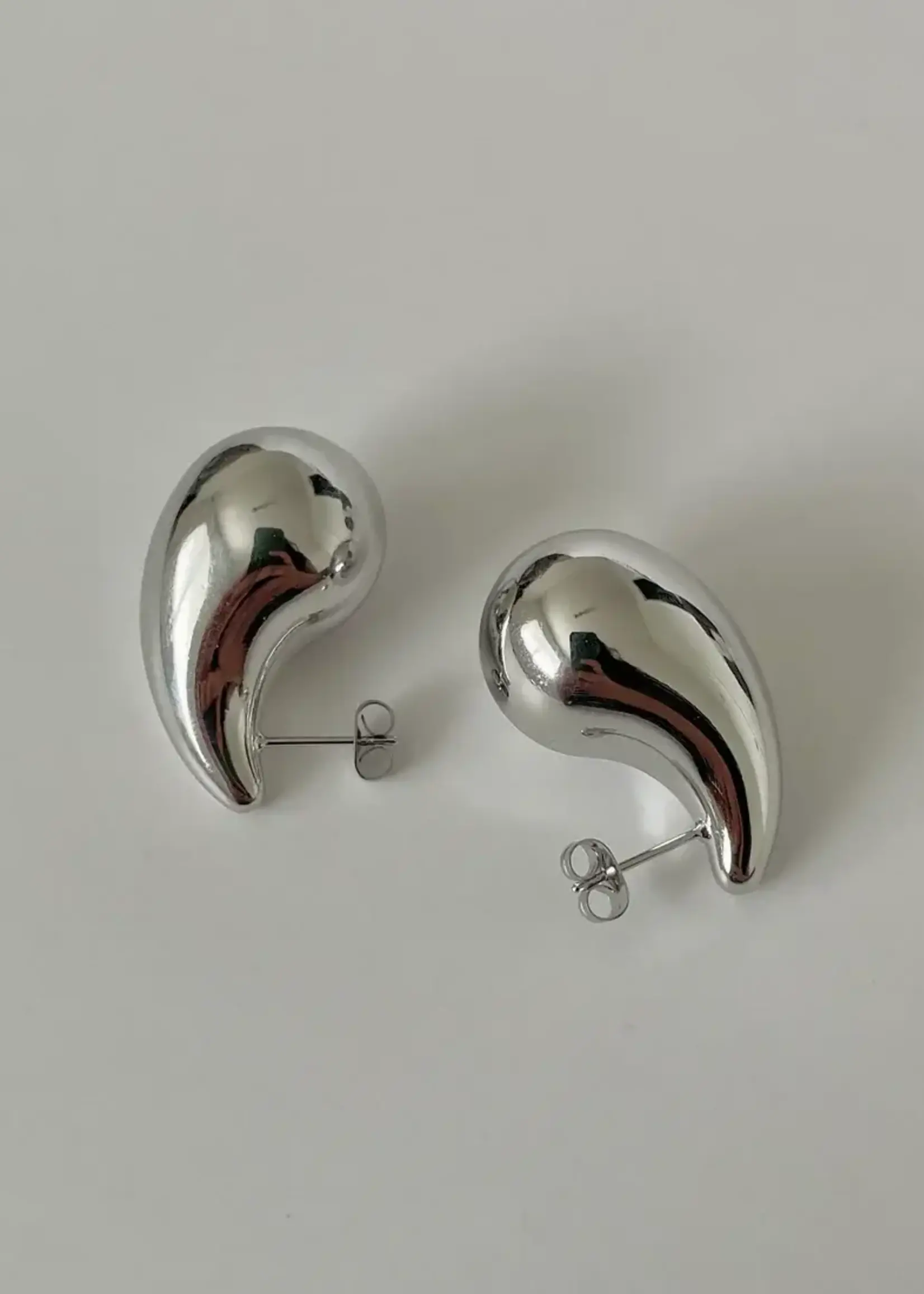 NAMASTE JEWELRY Gobbet Hoops