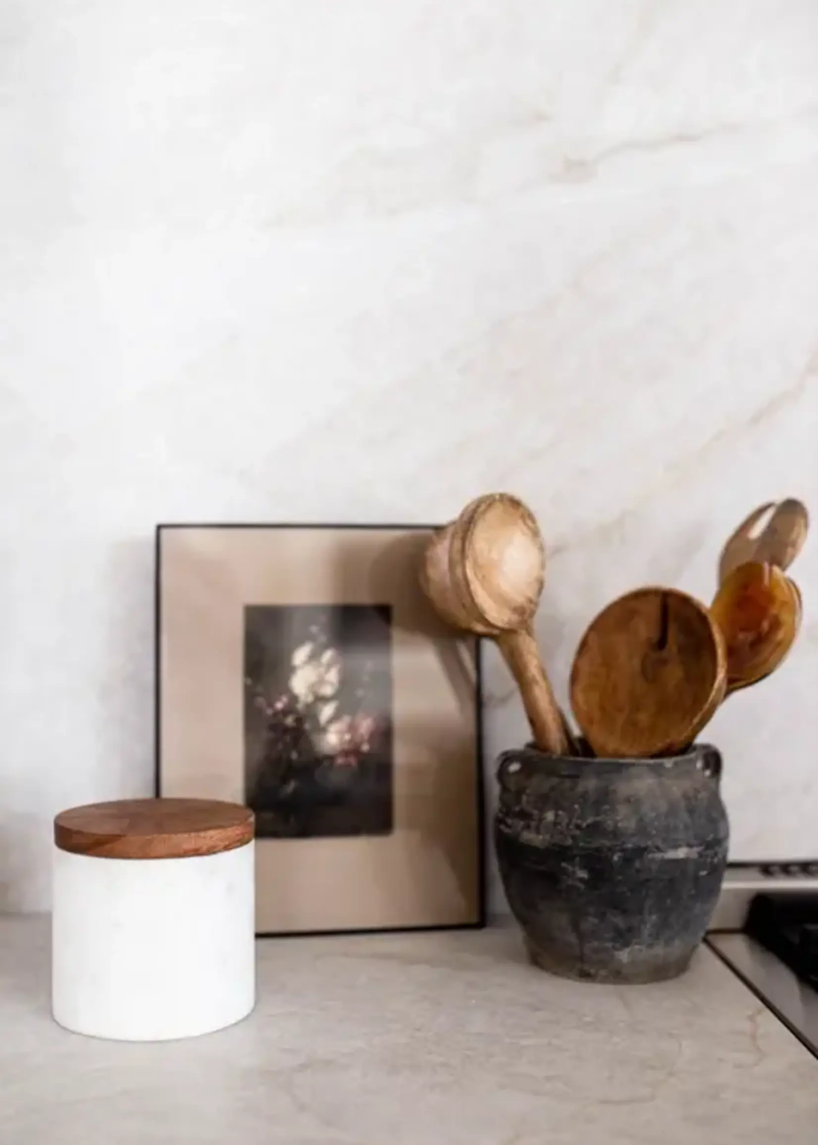 LUXE B CO White Marble Jar With Acacia Wood Lid