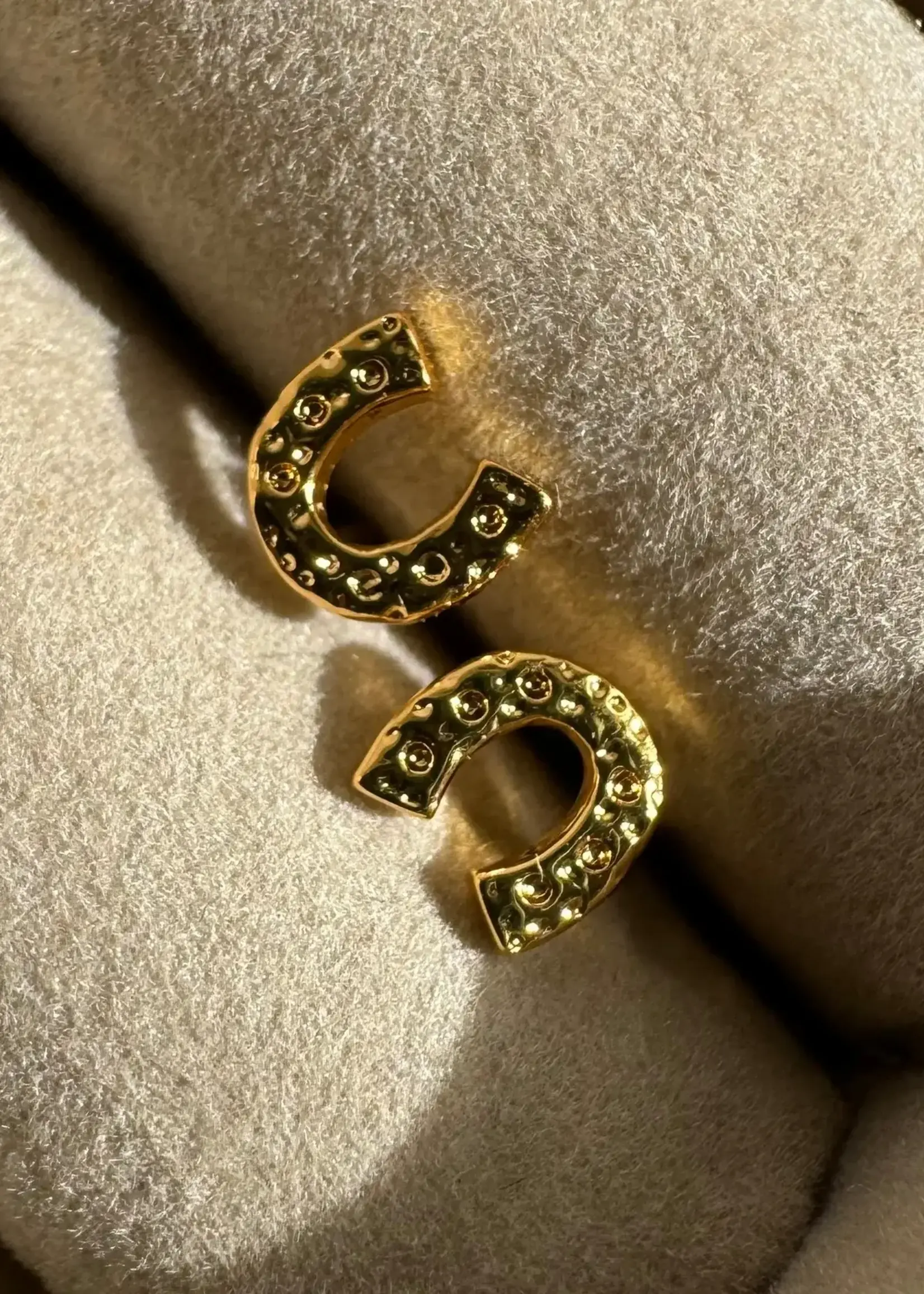 NAMASTE JEWELRY Mini Horseshoe Studs - GOLD