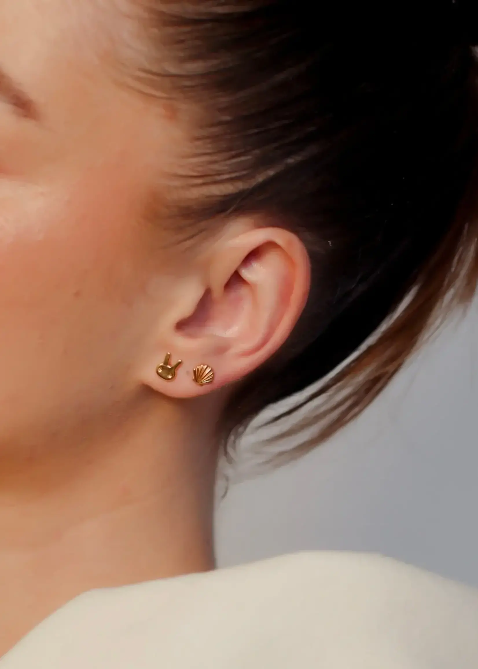 NAMASTE JEWELRY Shell Studs - GOLD