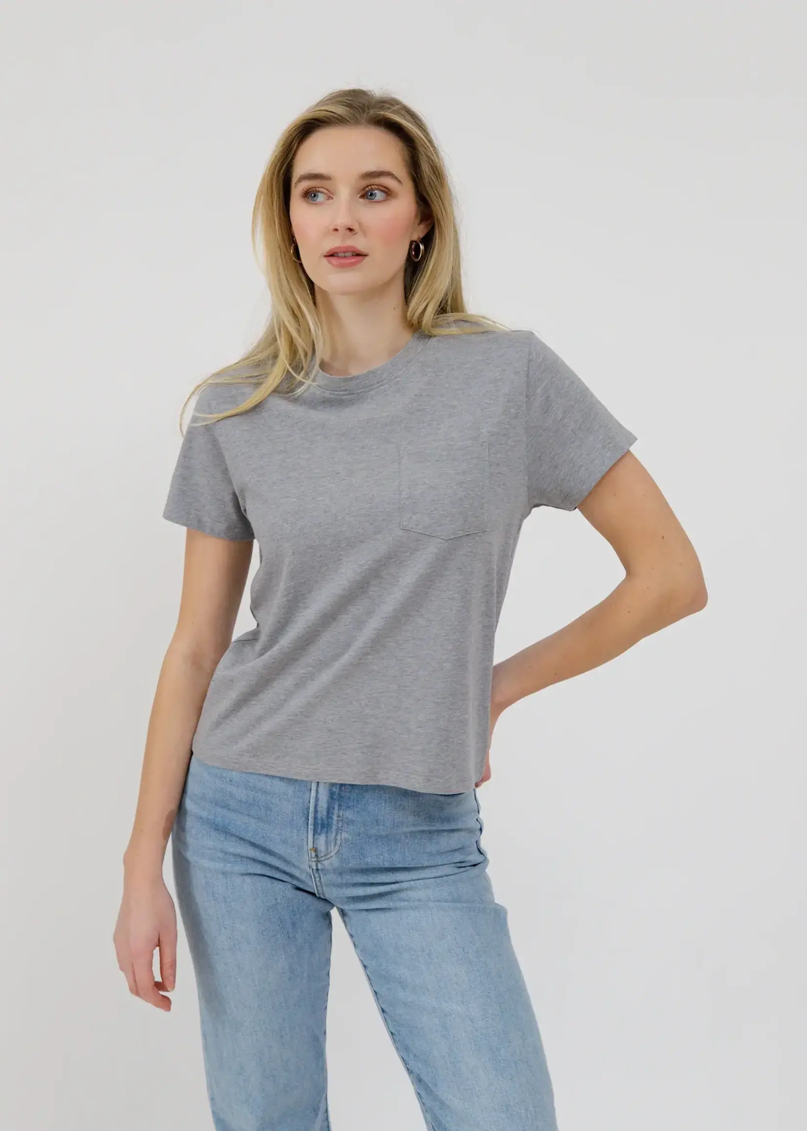 BRUNETTE  the label Core Pocket Tee