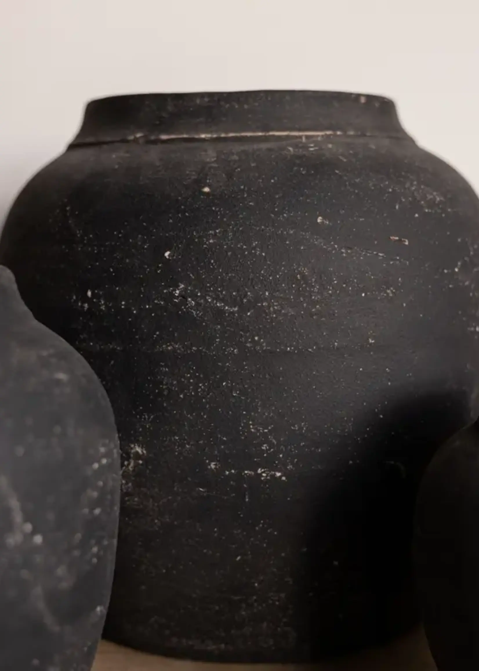 LUXE B CO Leon Round Vase