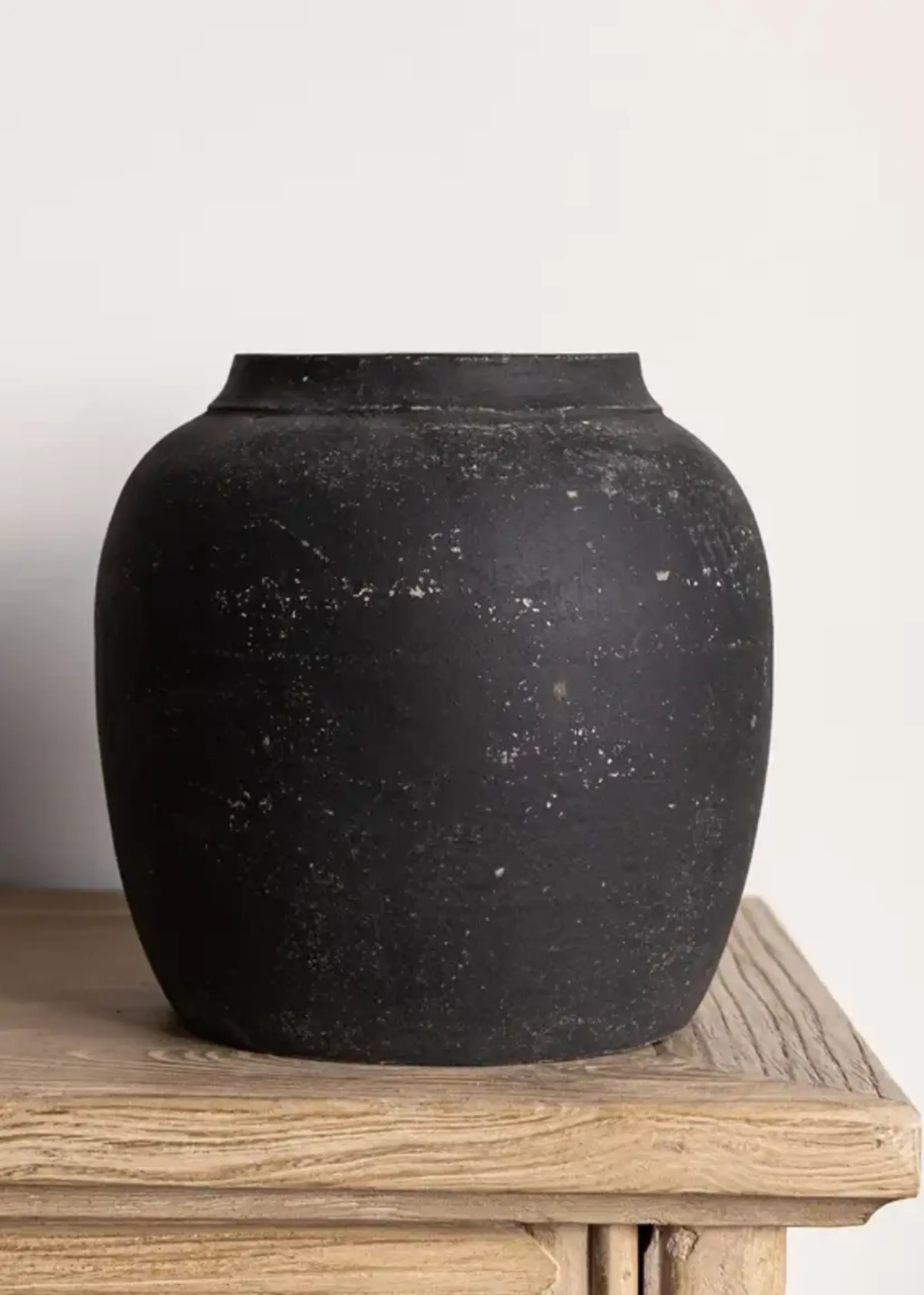 LUXE B CO Leon Round Vase